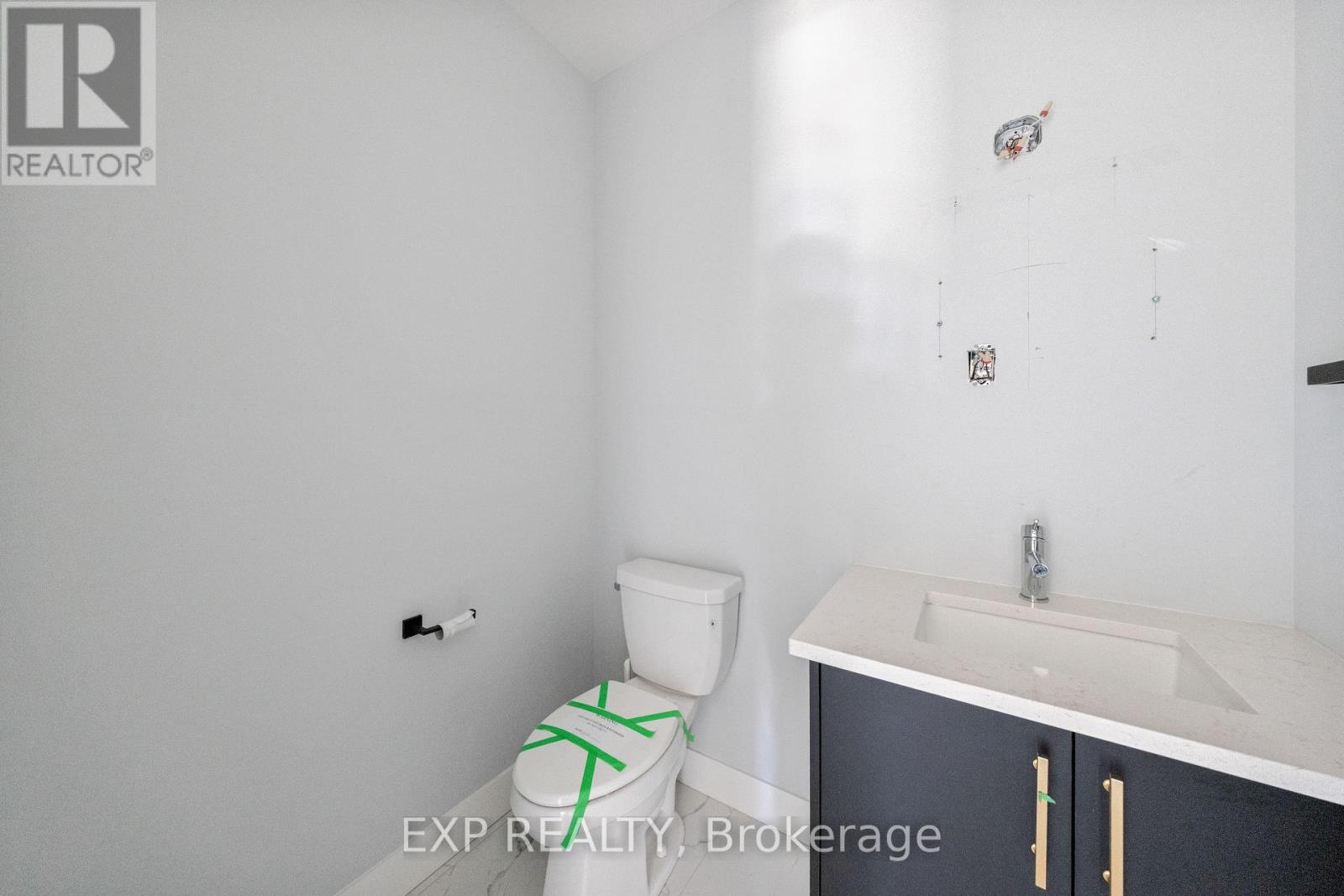 204 MERRITT COURT - 34