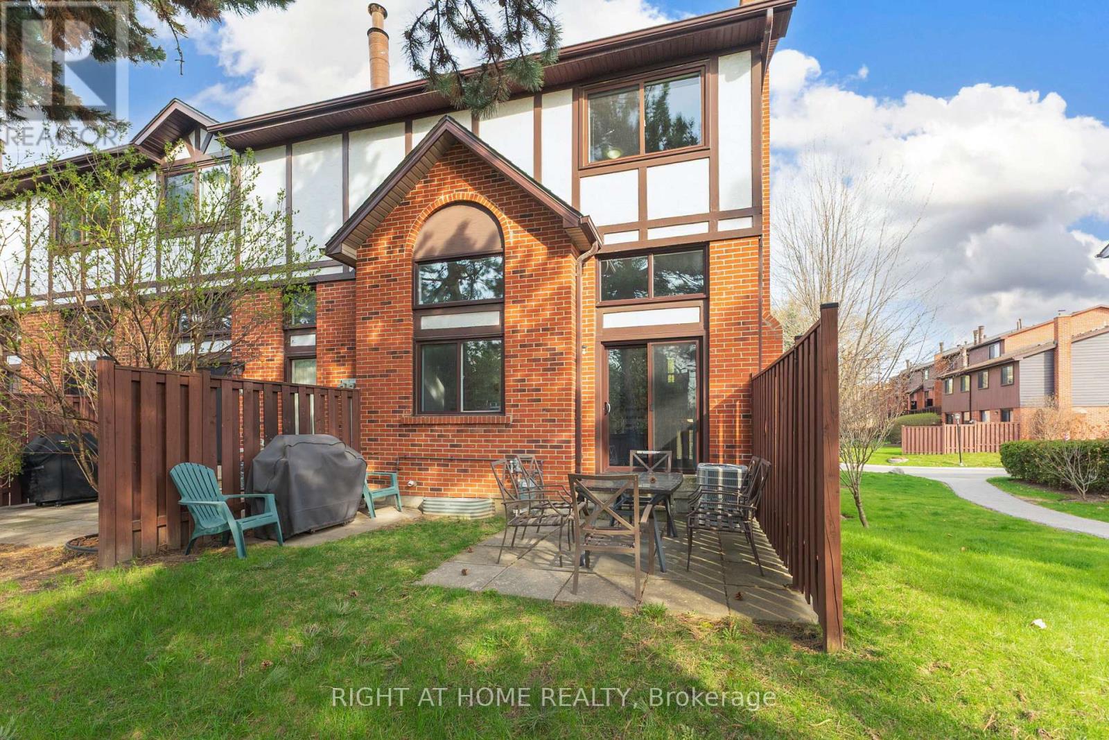 #9 4165 FIELDGATE DRIVE - 43