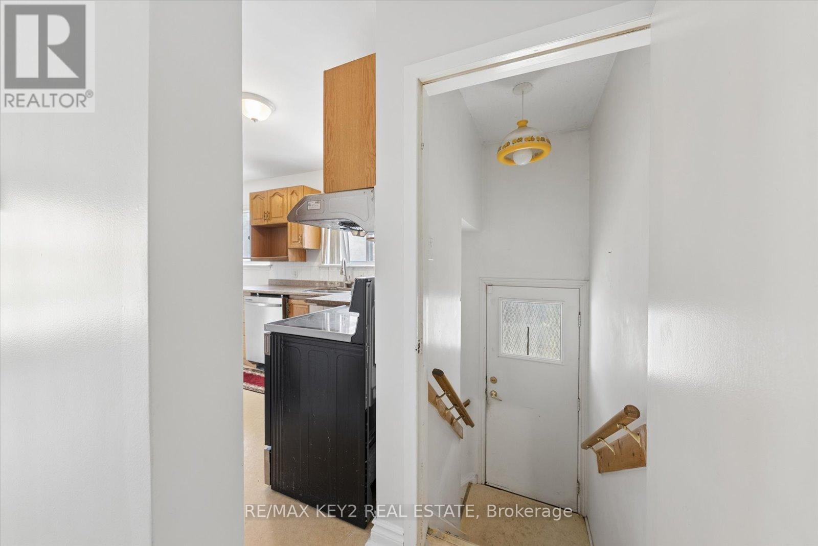137 NEWLANDS AVENUE - 24