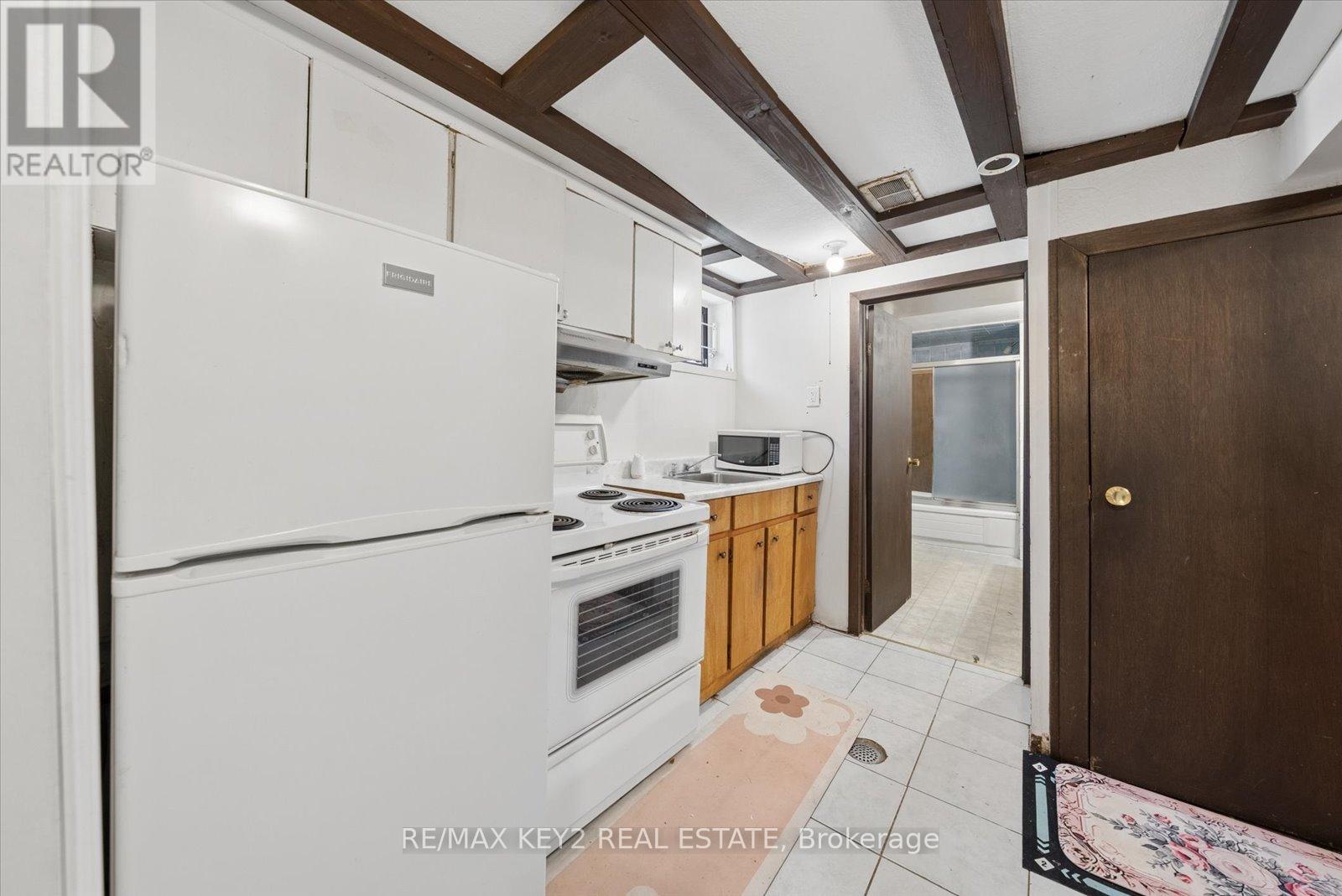 137 NEWLANDS AVENUE - 29