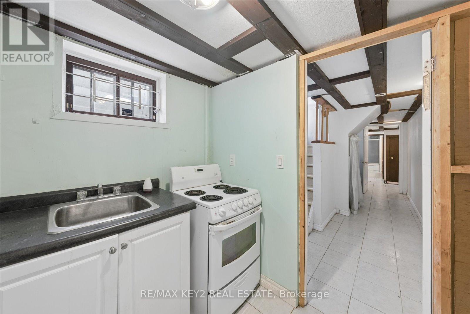 137 NEWLANDS AVENUE - 34