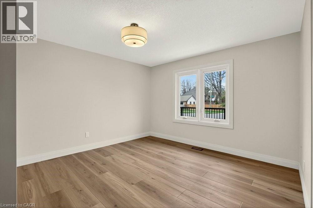 18 GARDEN Avenue - 20
