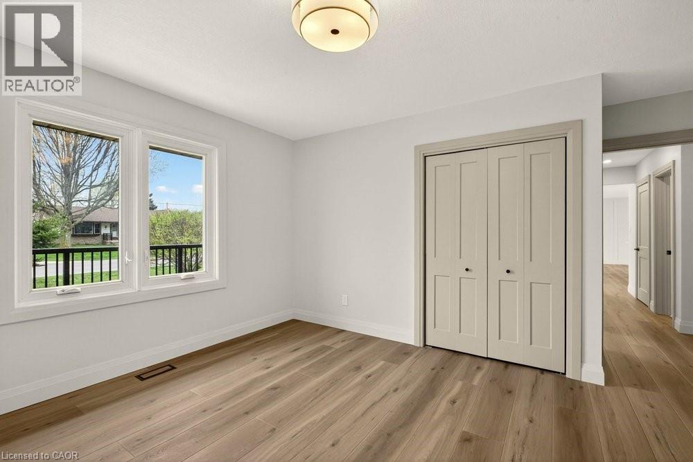 18 GARDEN Avenue - 21