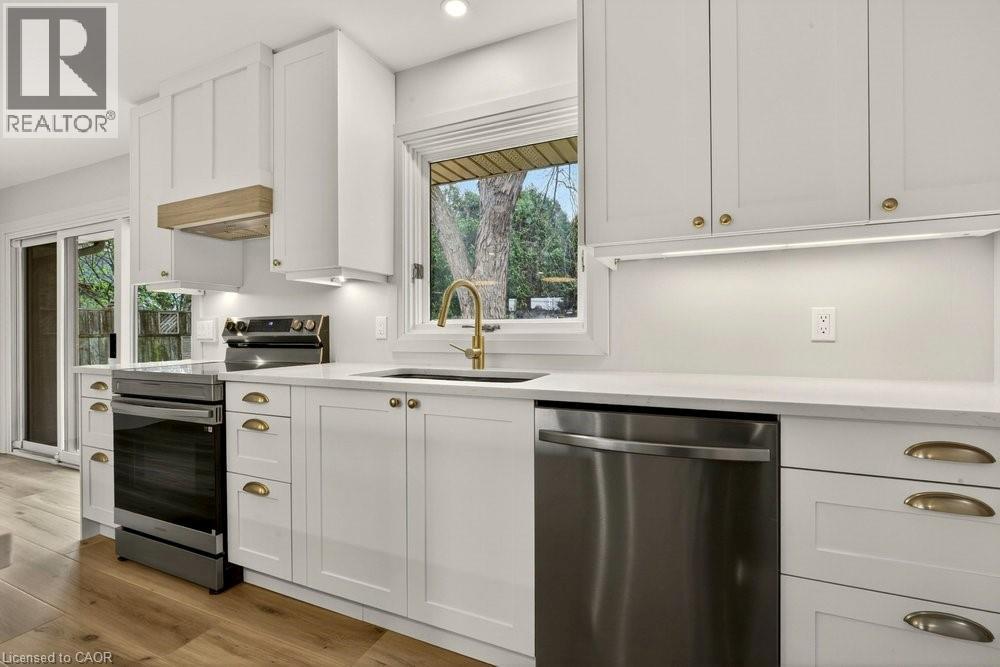 18 GARDEN Avenue - 12