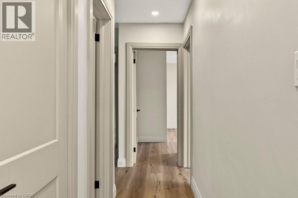 18 GARDEN Avenue - 15