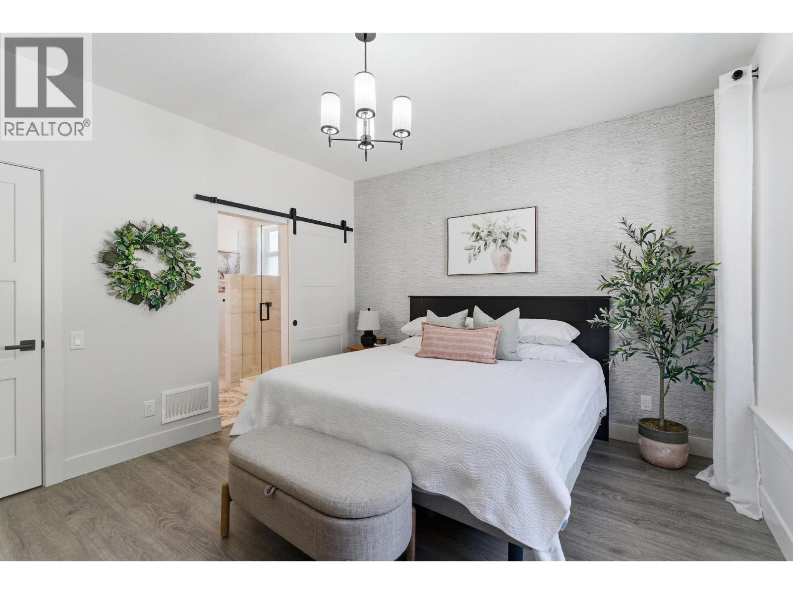 #10 1600 Golden View Drive - 21