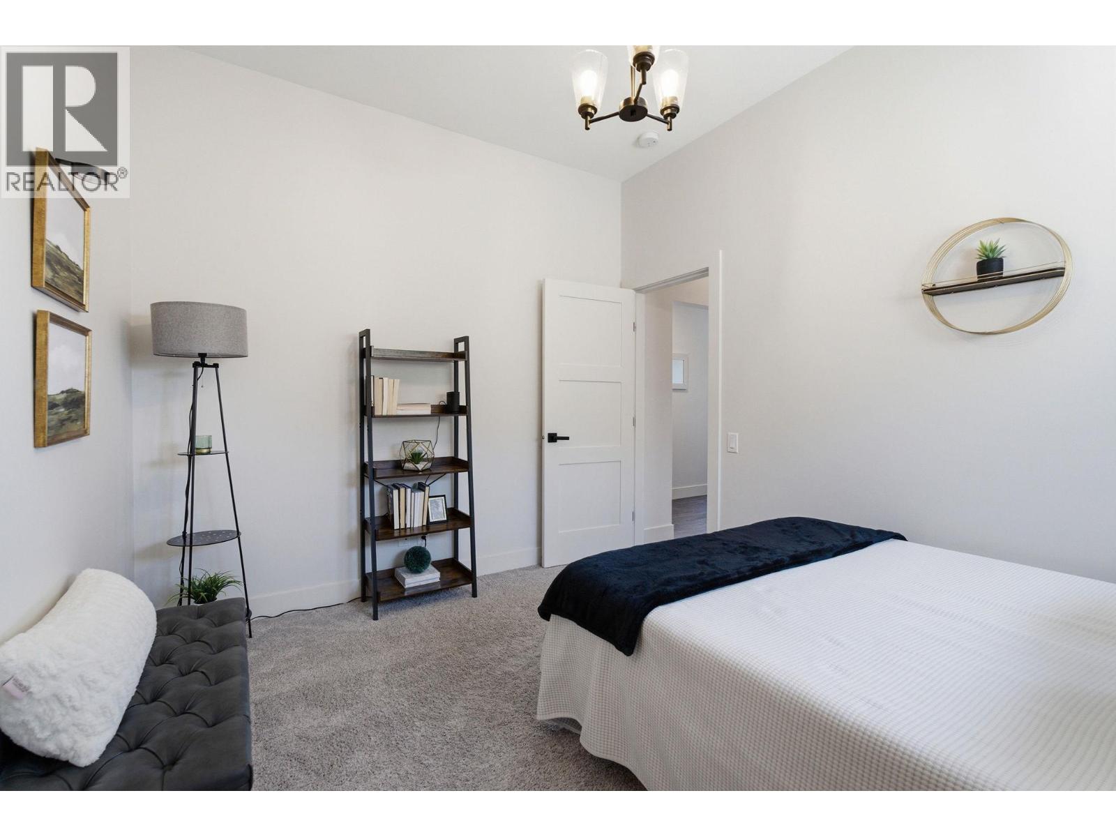 #10 1600 Golden View Drive - 33