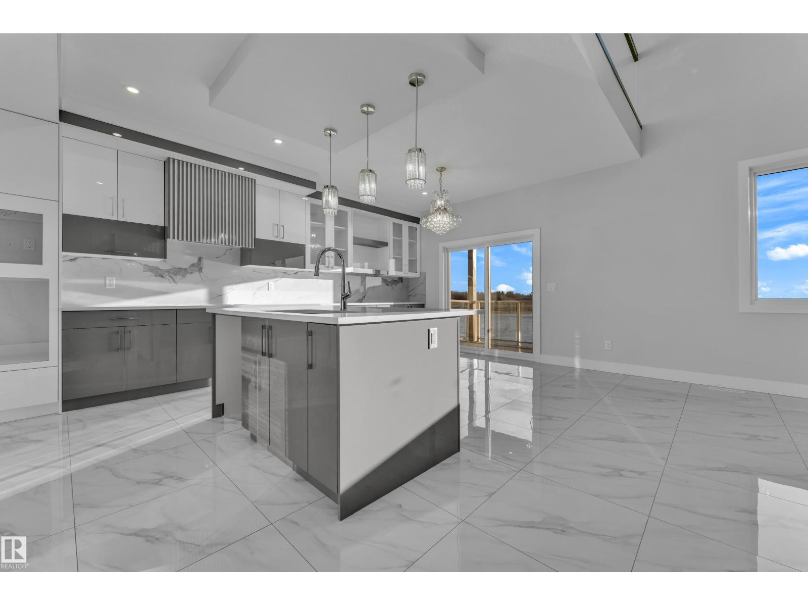 213 Crystal creek, Leduc