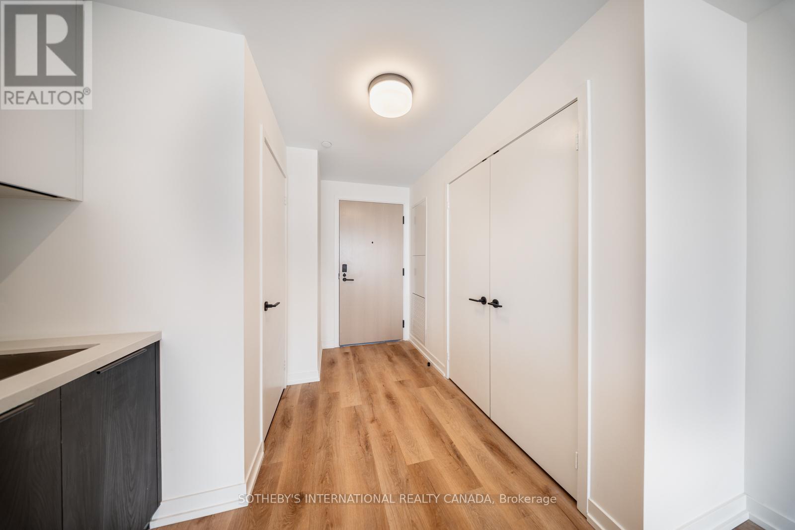 Listing photo of 1701 - 5 YORK GARDEN WAY