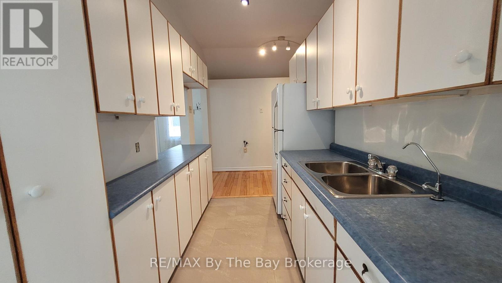 1120 KING EDWARD AVENUE - 10