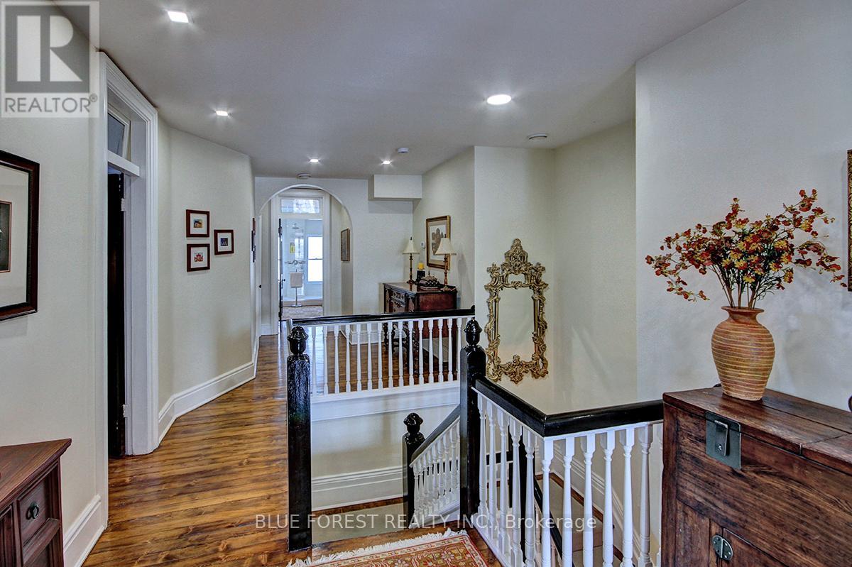 274 HURON STREET - 27
