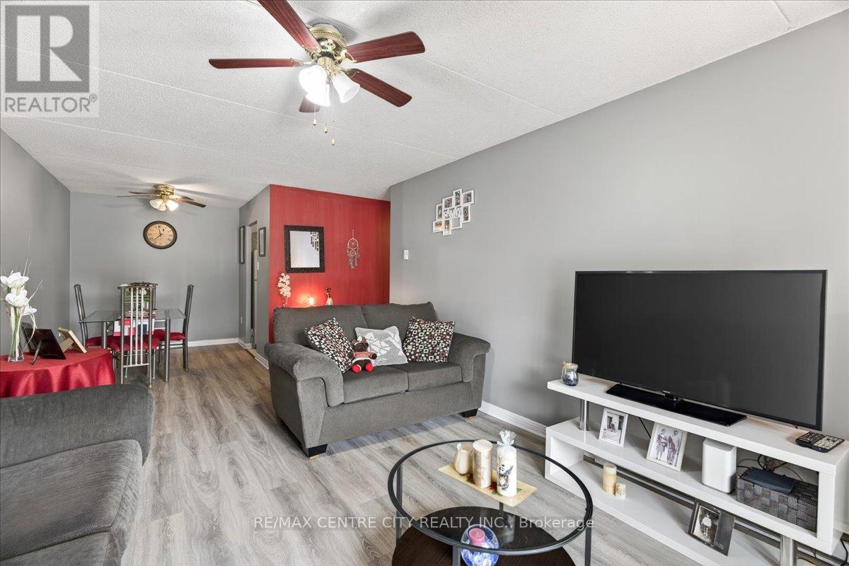#102 31 VICTORIA STREET S - 18