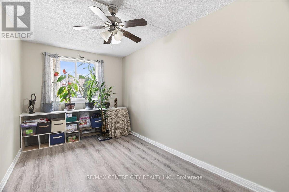 #102 31 VICTORIA STREET S - 25