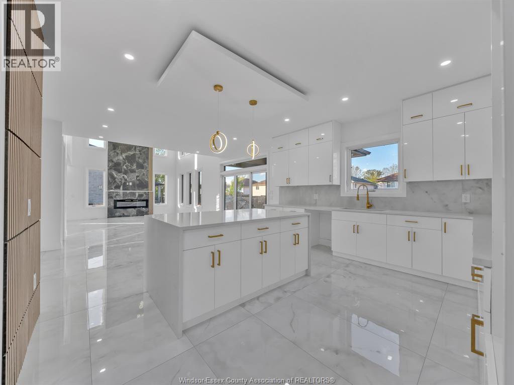 3672 Sutton AVENUE - 11