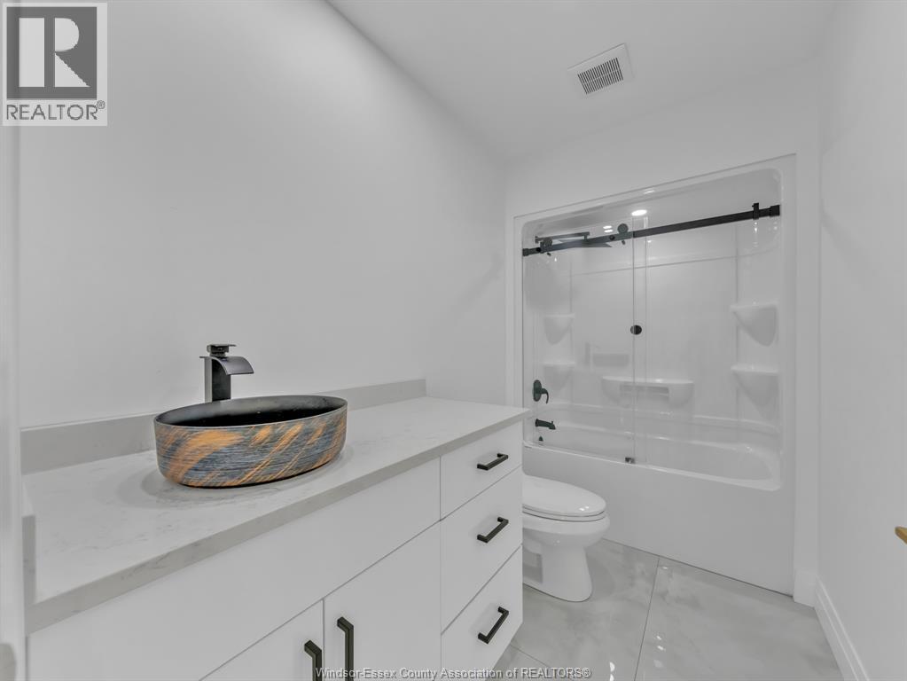 3672 Sutton AVENUE - 23