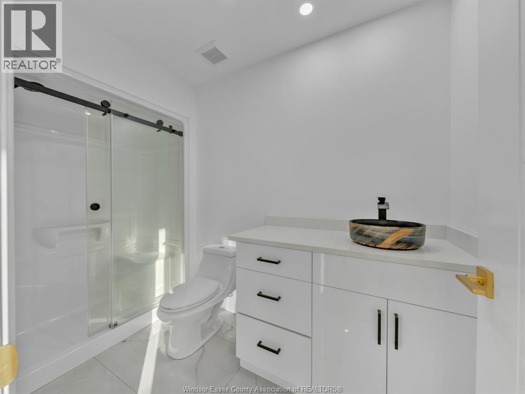 3672 Sutton AVENUE - 24