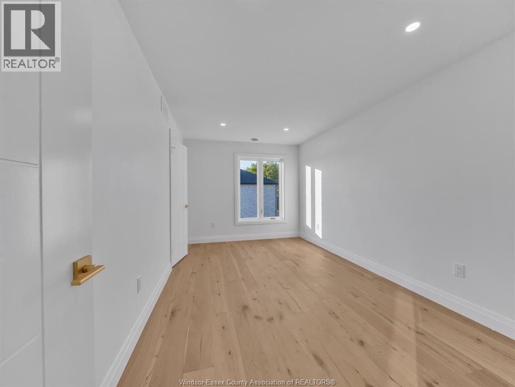 3672 Sutton AVENUE - 25