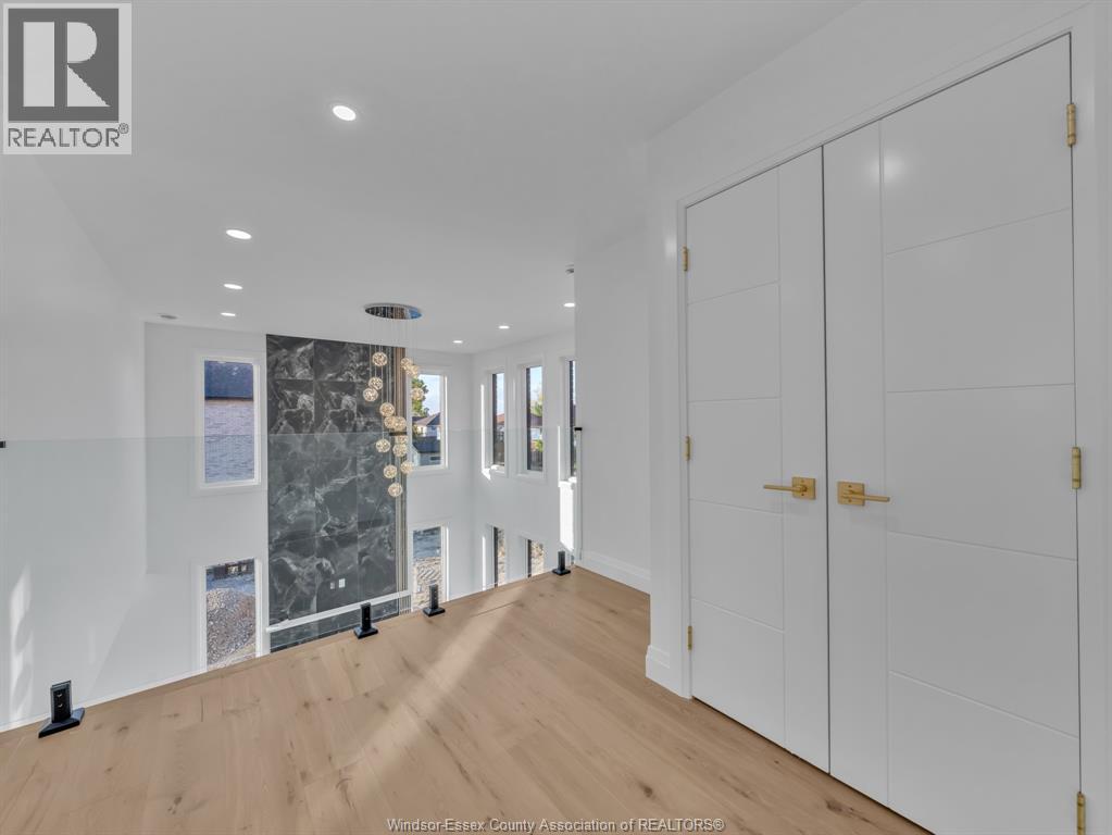 3672 Sutton AVENUE - 31
