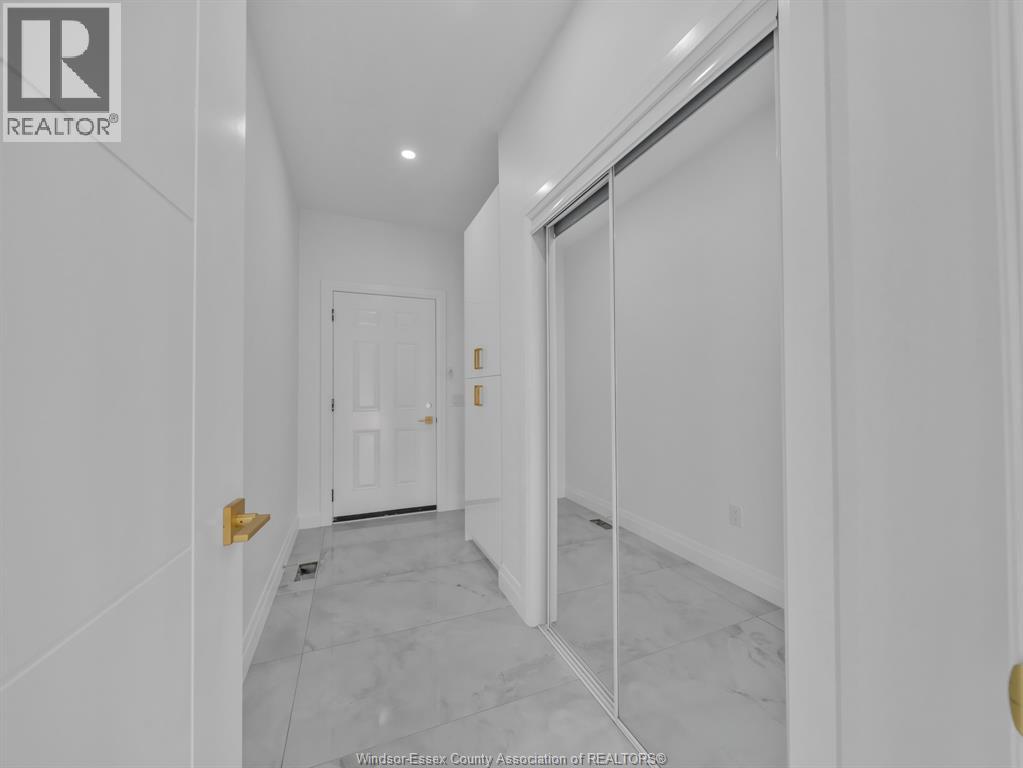 3672 Sutton AVENUE - 32