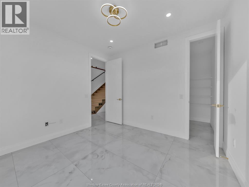 3672 Sutton AVENUE - 35