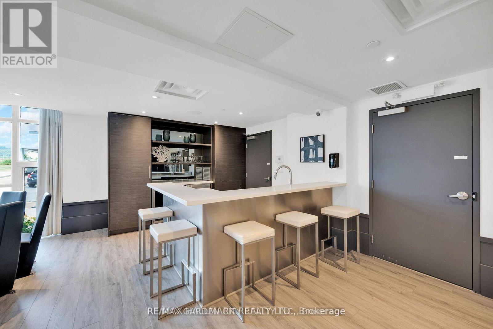 #409 10 CONCORD PLACE - 40