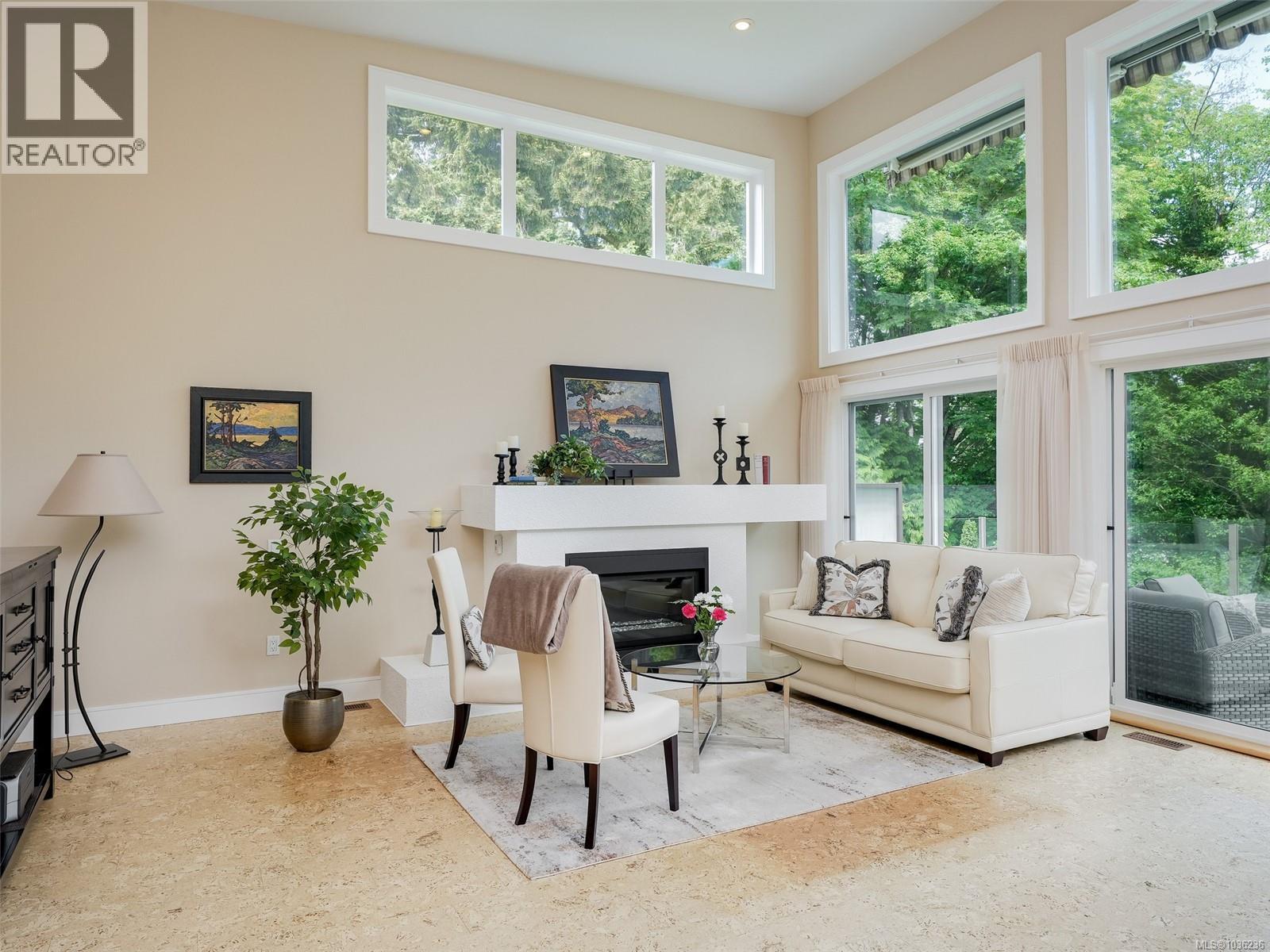 5155 Lochside Dr - 5