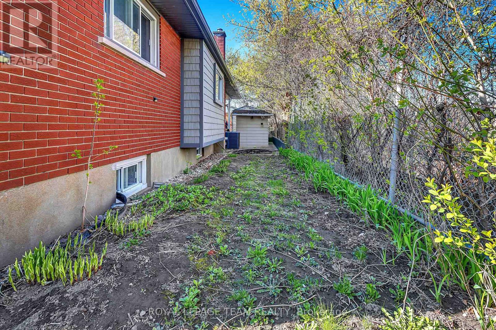 925 MOORVALE STREET - 40