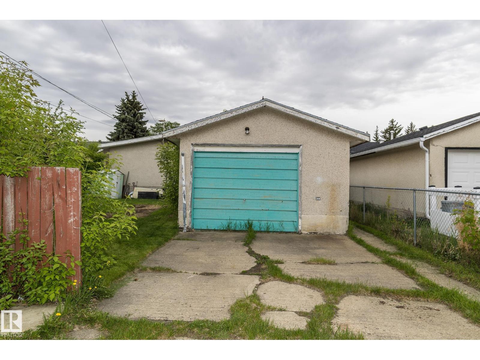 10512 55 AV NW - 21