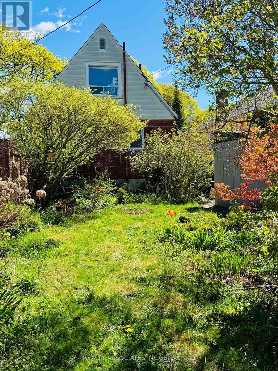 72 MANDERLEY DRIVE - 20