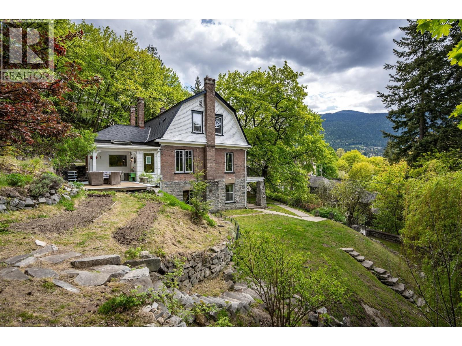 519 Cedar Street - 66
