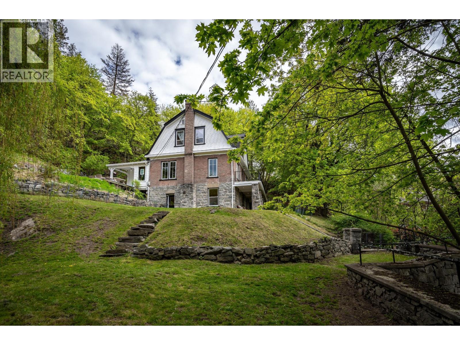 519 Cedar Street - 68