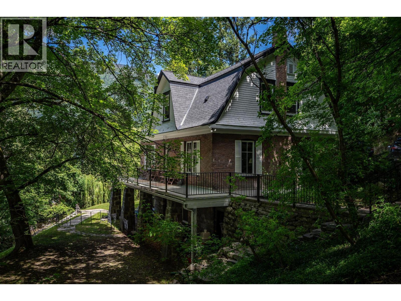 519 Cedar Street - 8