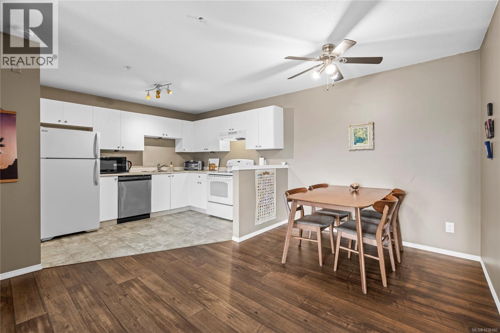 #302 690 Third St - 10