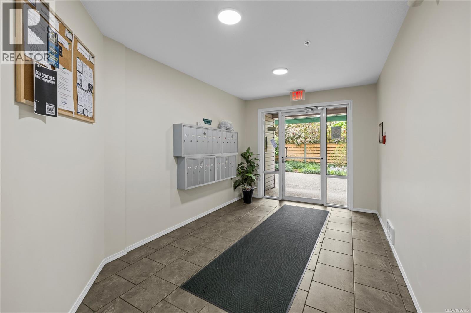 #302 690 Third St - 23