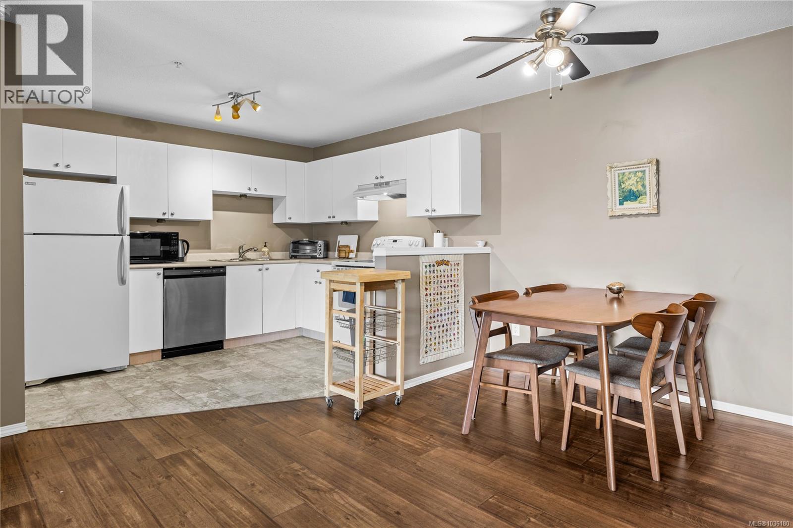 #302 690 Third St - 5