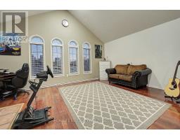 Family room - 11 Rangeland Road, Brampton, ON L6R1L4 Photo 7