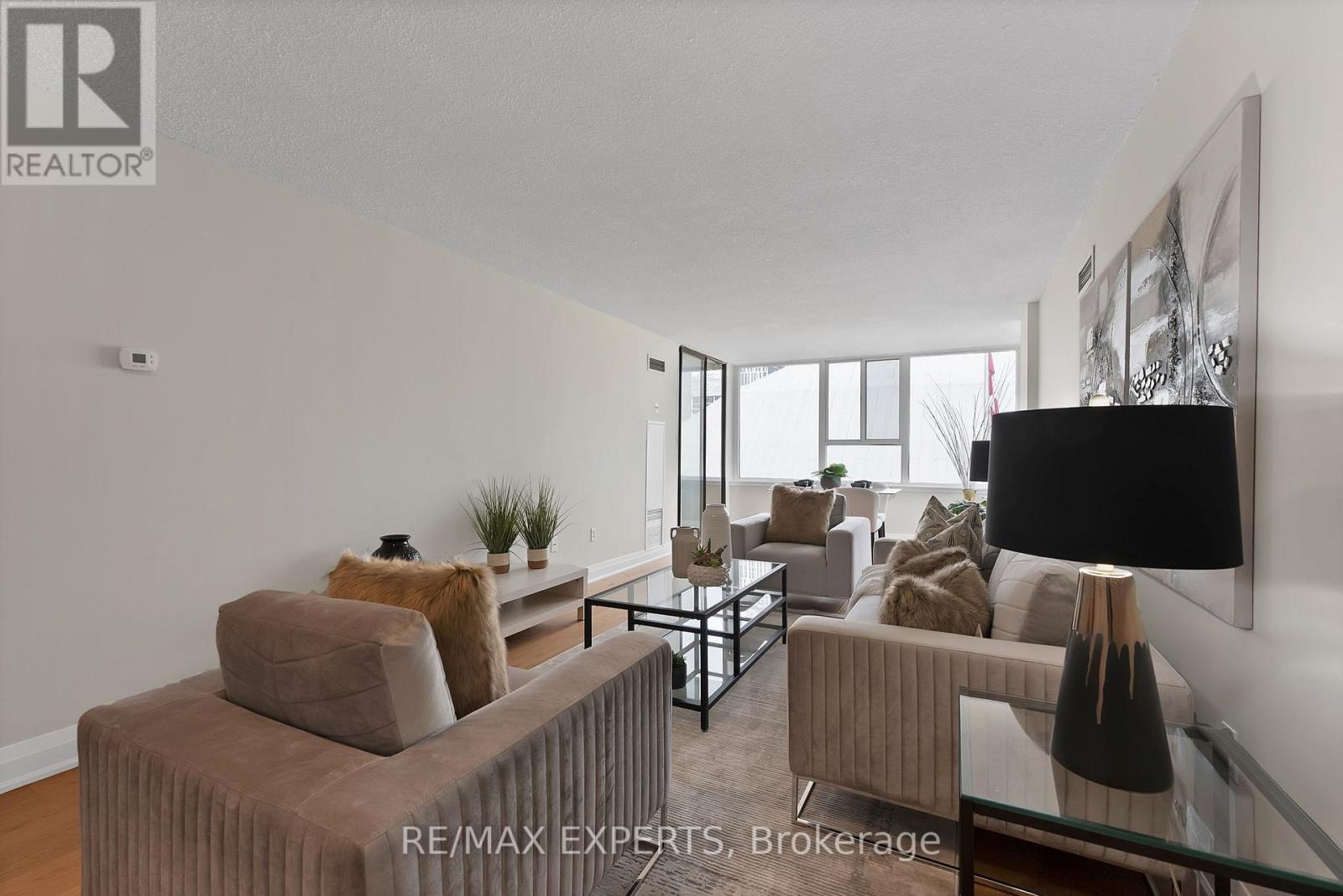 #1114 45 CARLTON STREET - 18
