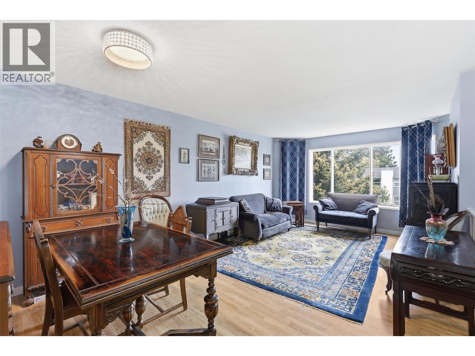 133 ROBSON Drive - 11