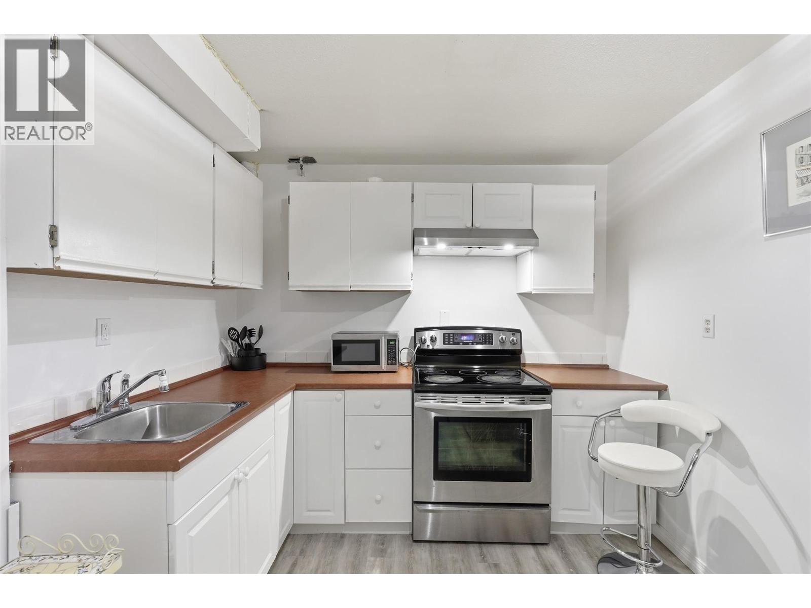 133 ROBSON Drive - 26