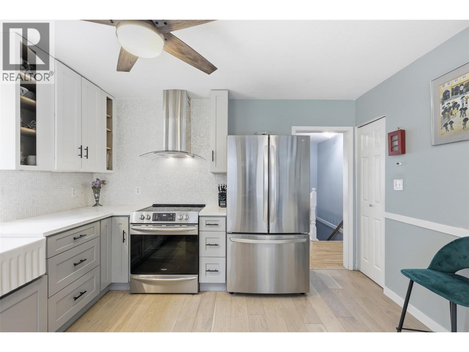 133 ROBSON Drive - 7