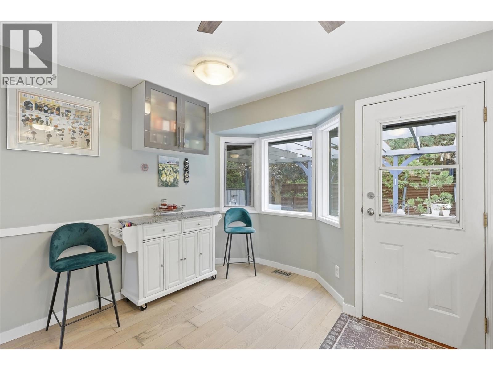 133 ROBSON Drive - 8