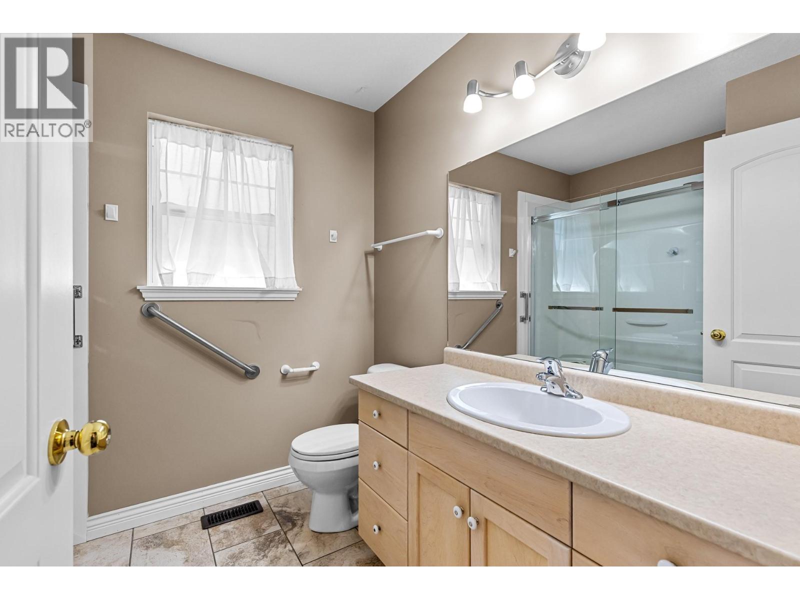 5360 Connaly Lane, Kelowna