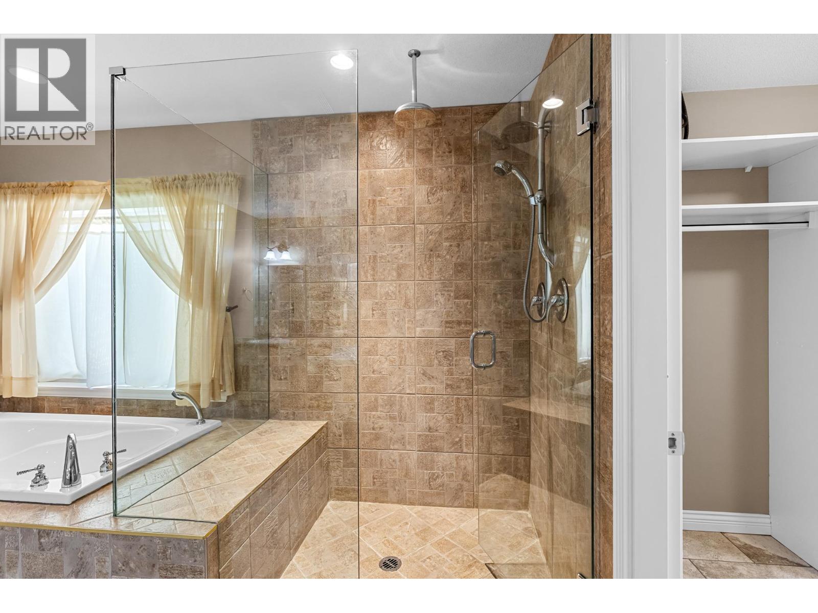 5360 Connaly Lane, Kelowna