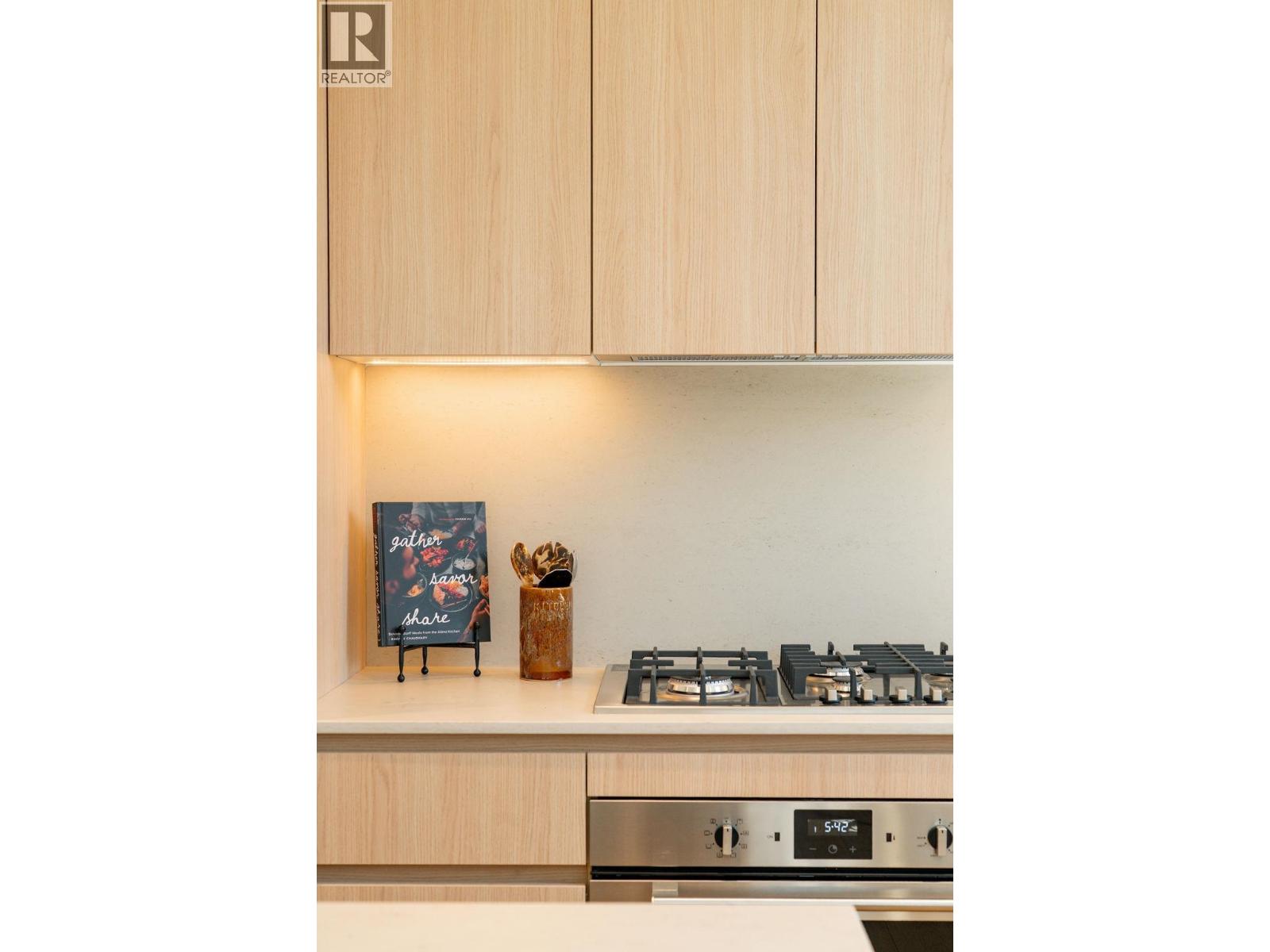 222 2820 NANAIMO STREET, Vancouver