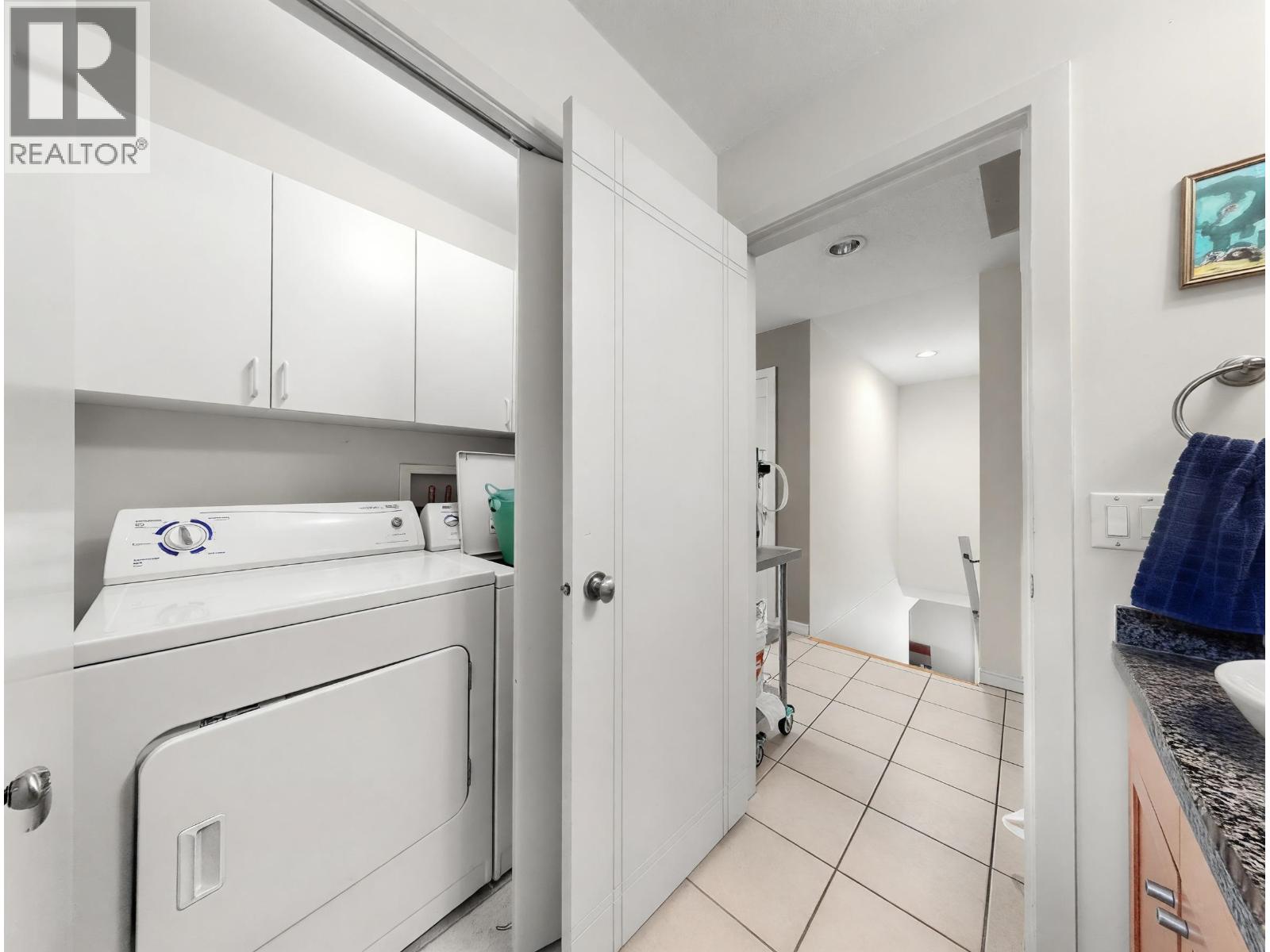 8725 SEASCAPE DRIVE, West Vancouver