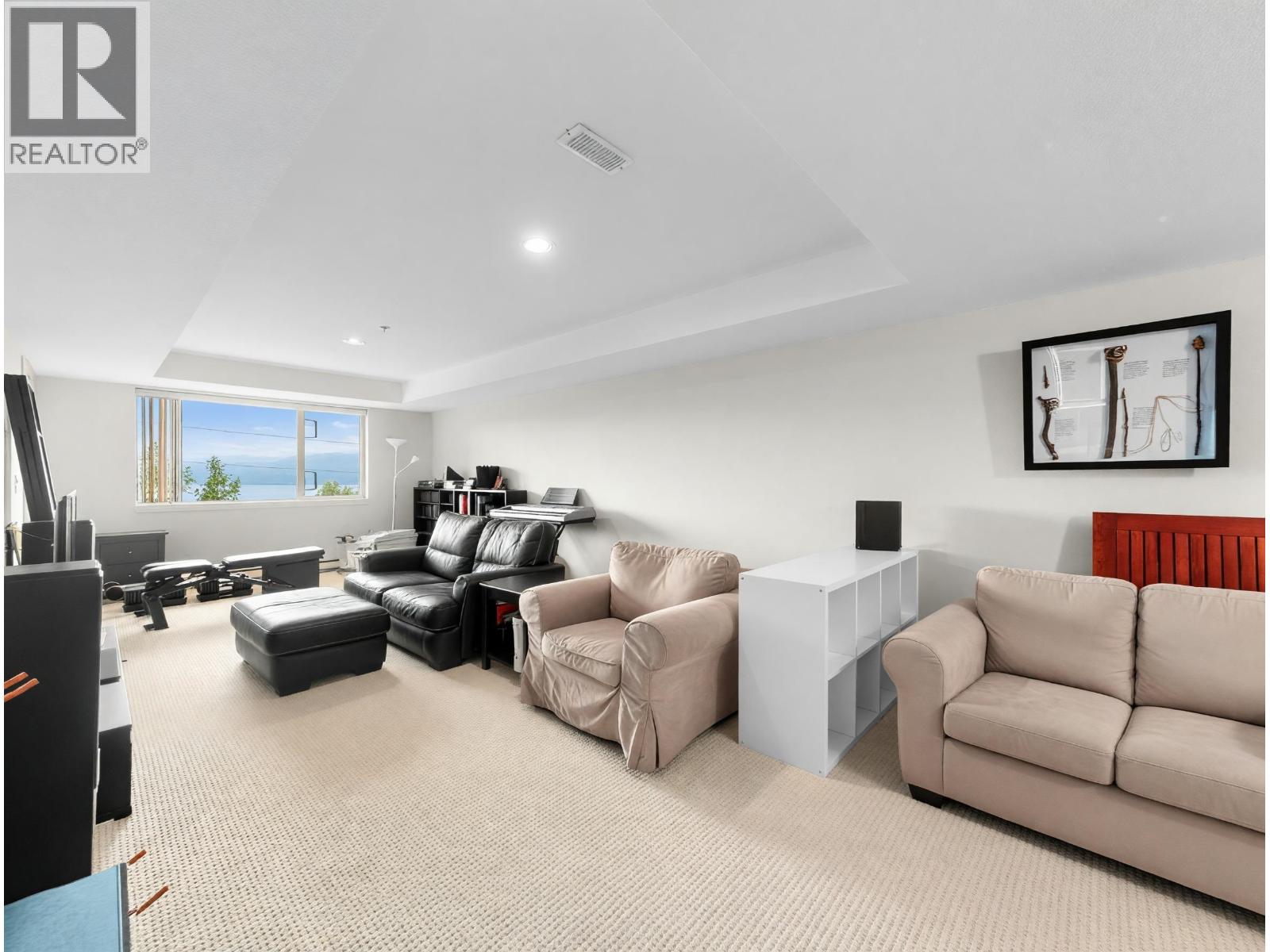 8725 SEASCAPE DRIVE, West Vancouver