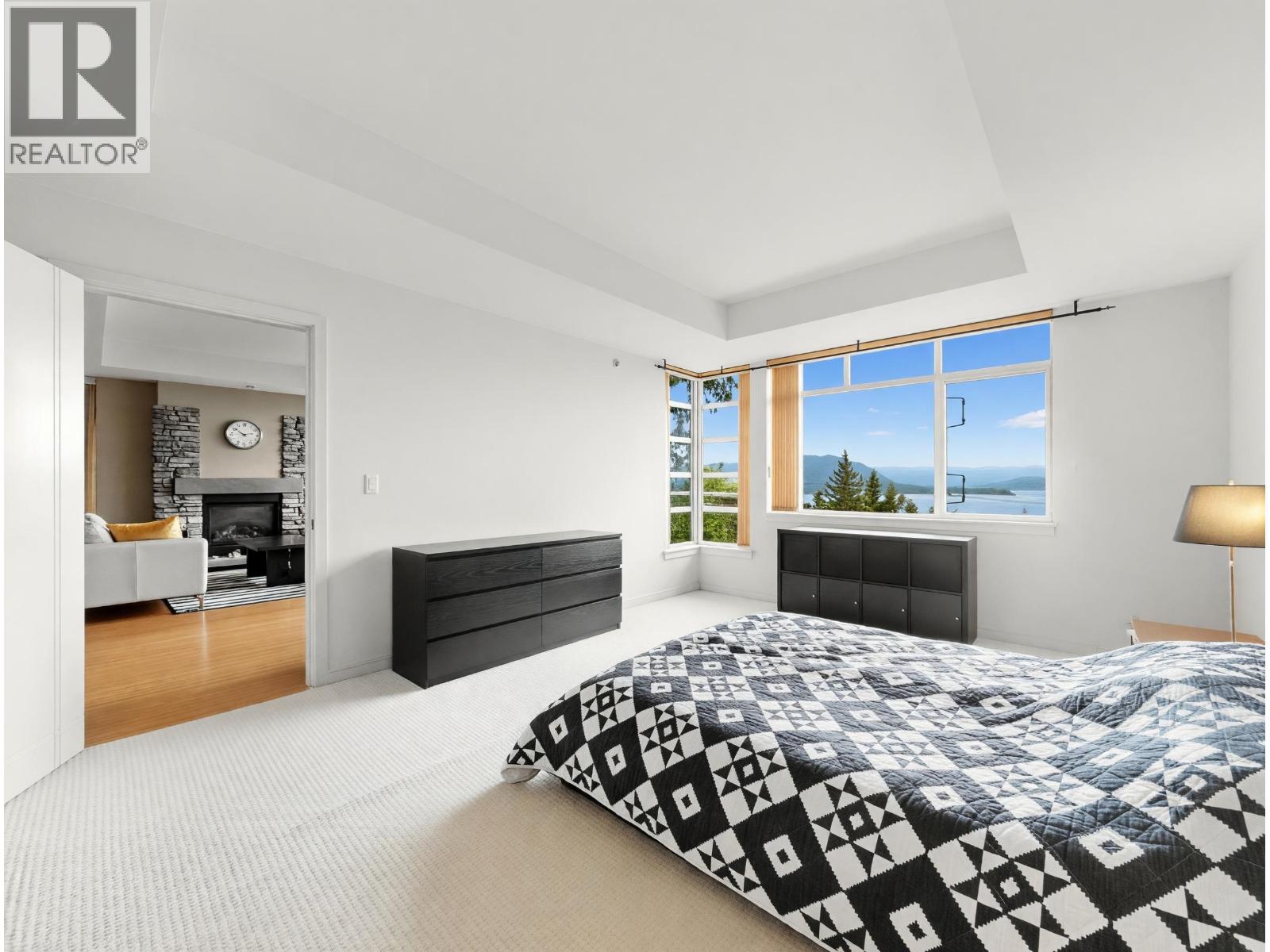 8725 SEASCAPE DRIVE, West Vancouver