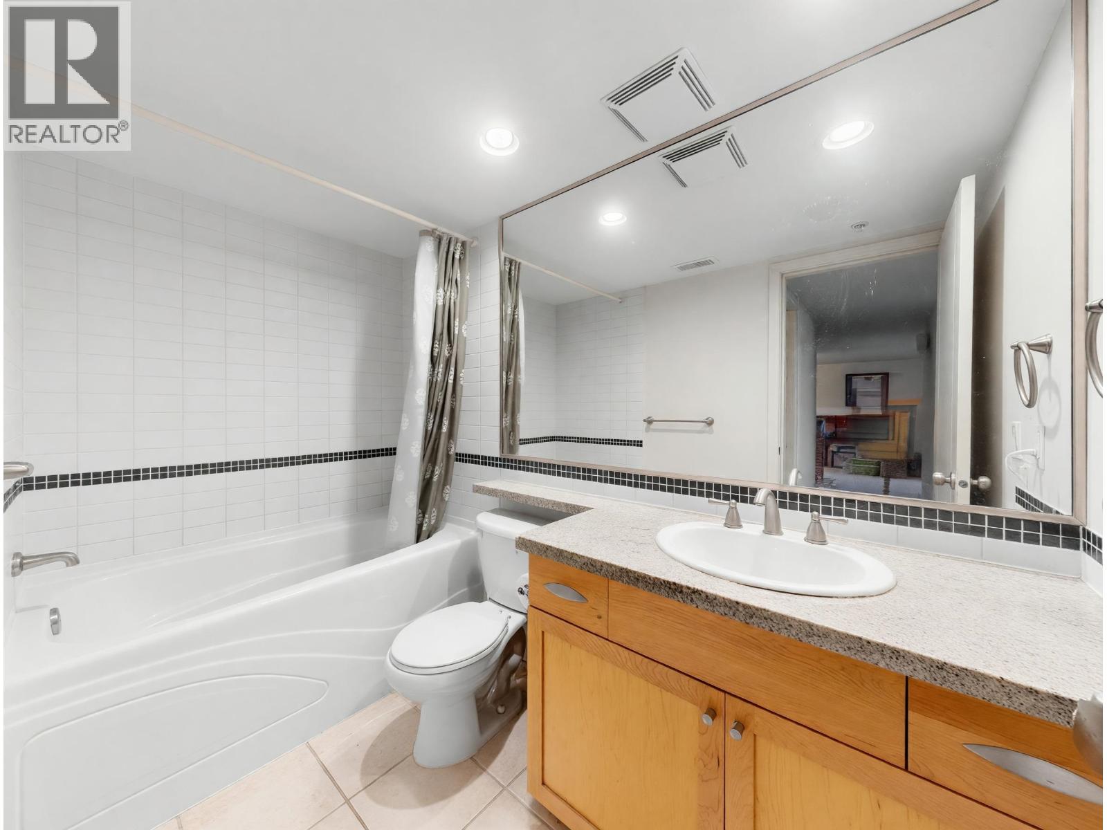 8725 SEASCAPE DRIVE, West Vancouver