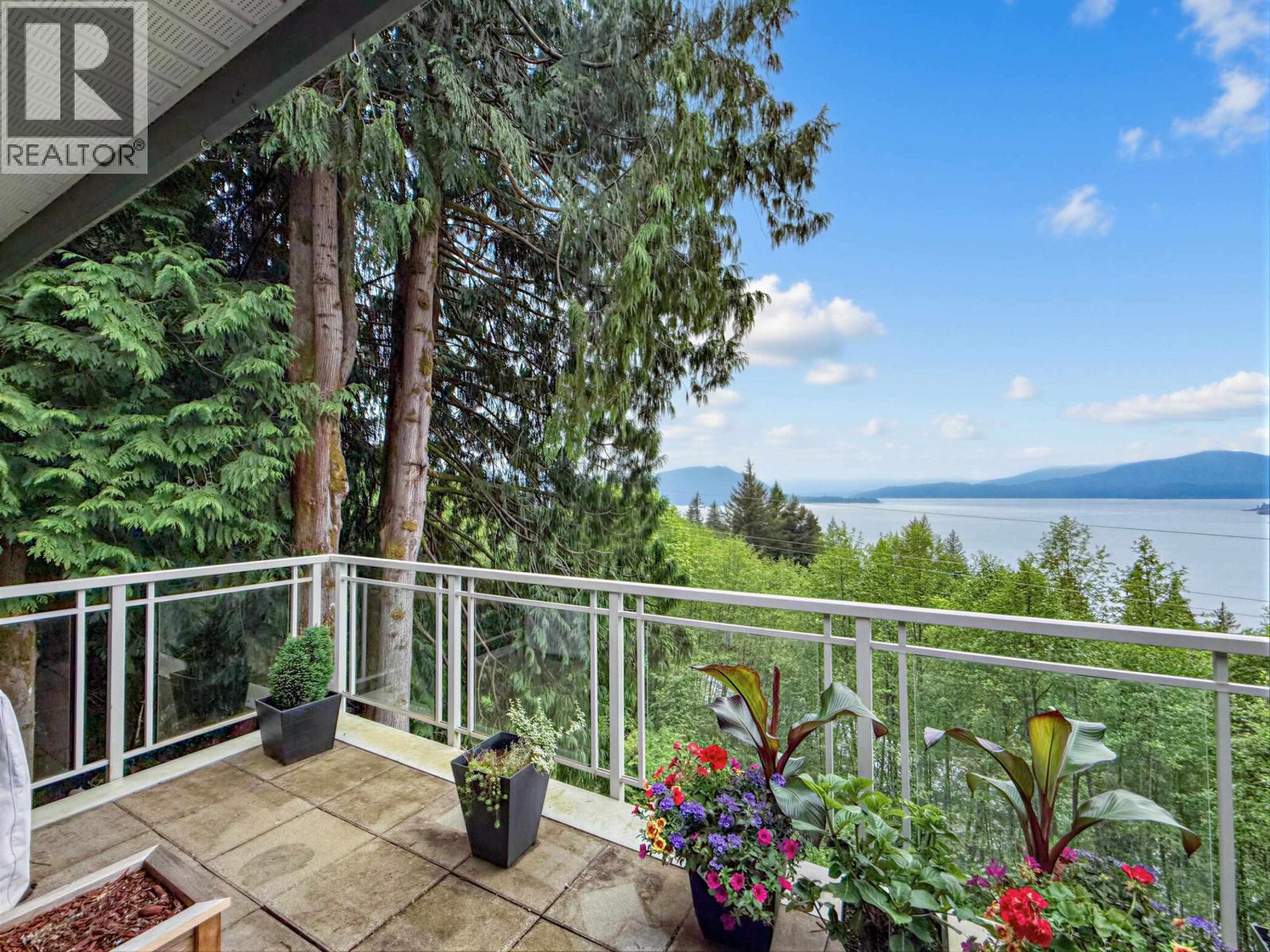 8725 SEASCAPE DRIVE, West Vancouver