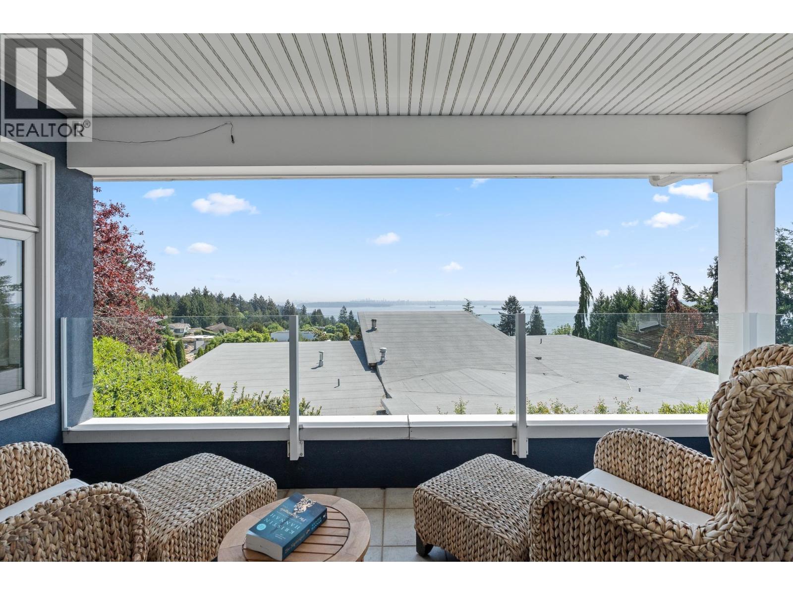 4222 ROCKRIDGE ROAD, West Vancouver